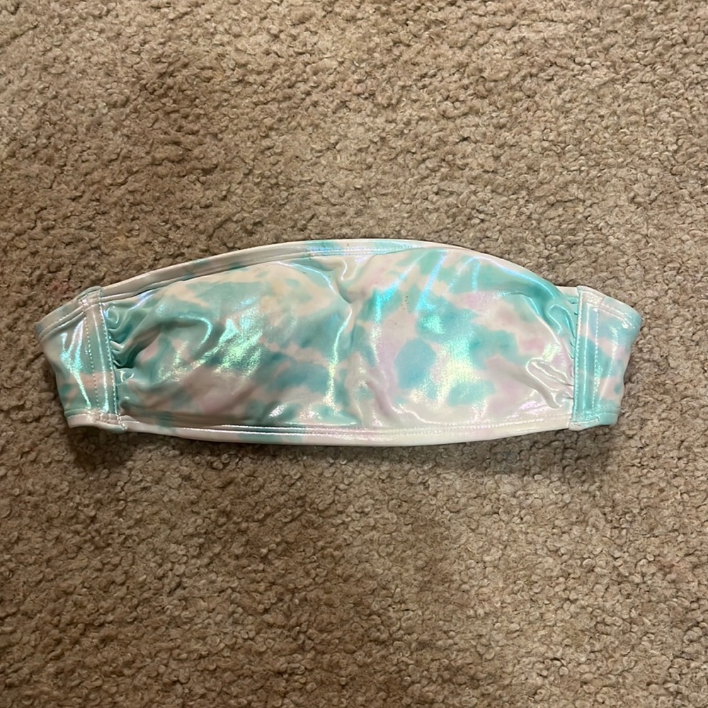 Small strapless colorful top